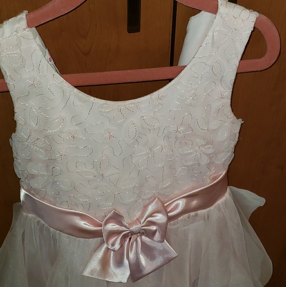 Beautiful flower girl dress - Picture 3 of 4